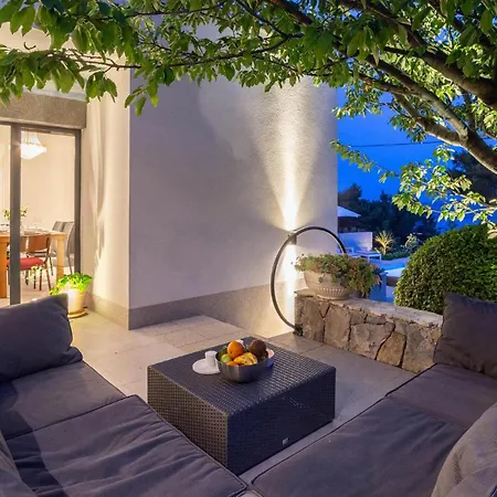 Holiday home Beautiful In Naklice With Kitchen *