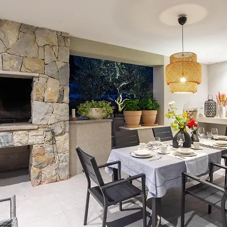 Beautiful In Naklice With Kitchen Holiday home Gata
