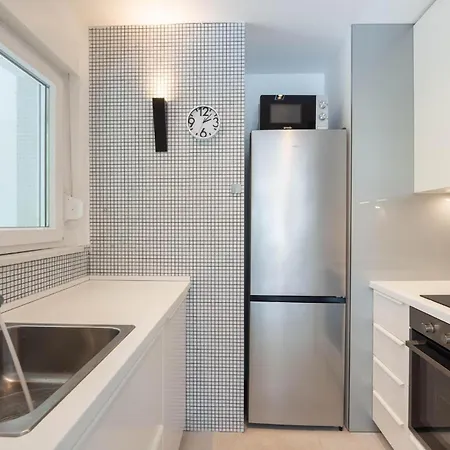 Beautiful In Naklice With Kitchen Holiday home *