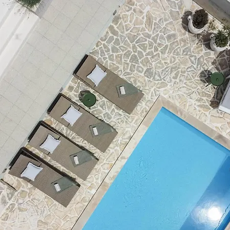 Holiday home Beautiful In Naklice With Kitchen *