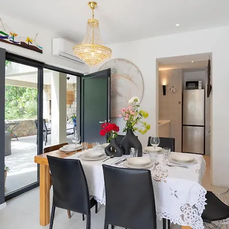 Beautiful In Naklice With Kitchen Holiday home Gata